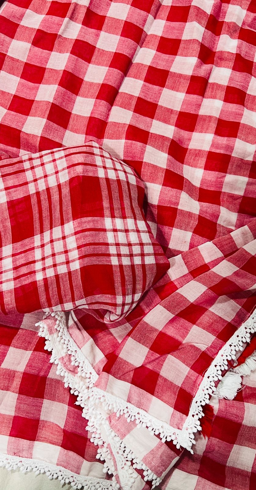 HOK2812- Gamcha- White Lace with Red checks
