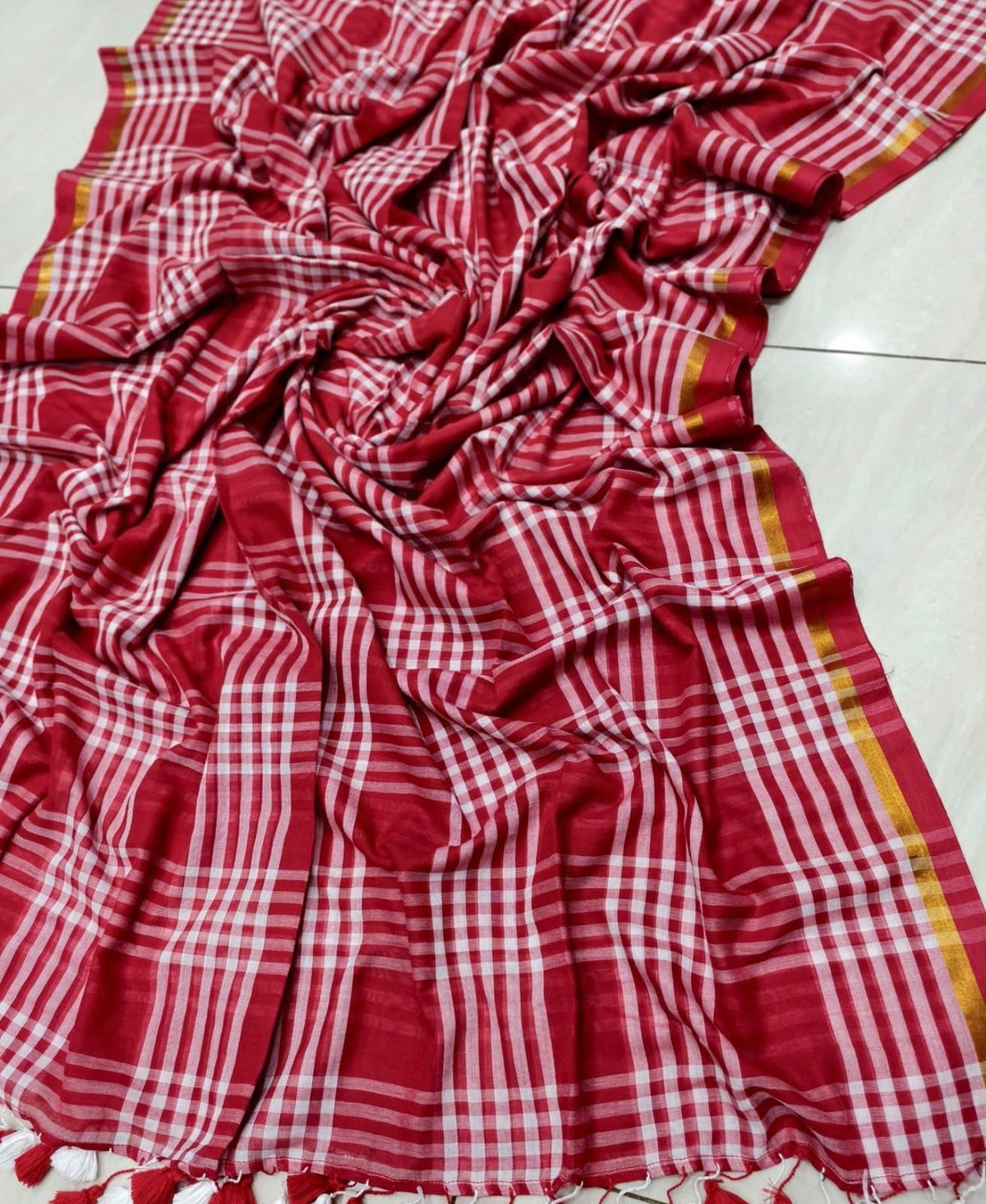 HOK150-02- Shaira- Red
