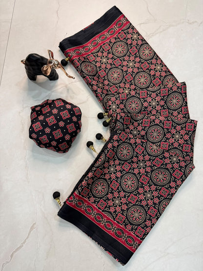 HOK138-02- Sobhita- Black