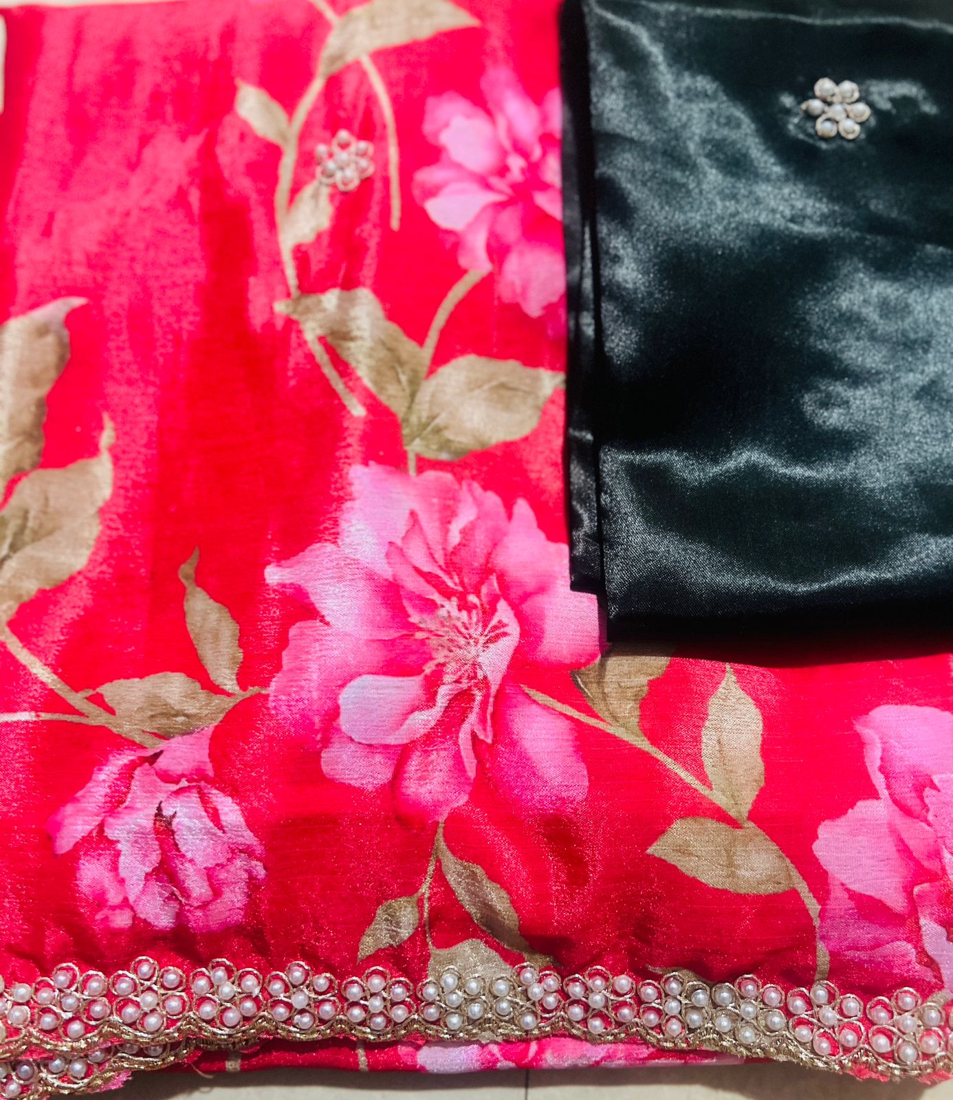 HOK7201- Kaveri- Red With Black Blouse