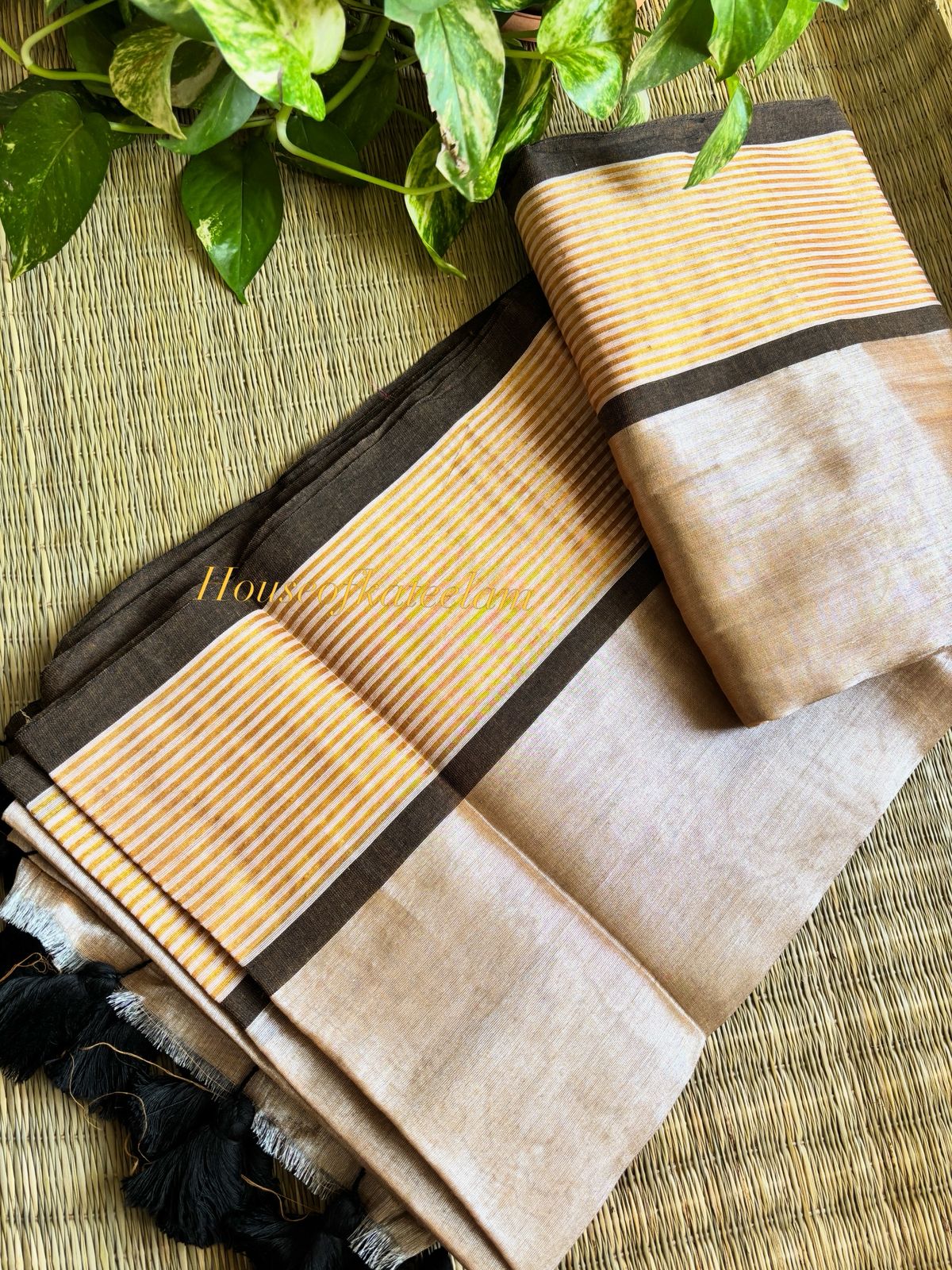HOK104 - 01 - Reeti - Gold with Black border - House of Kateelam