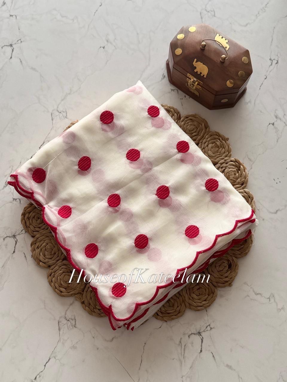 HOK115 - 01 - White & Red - House of Kateelam
