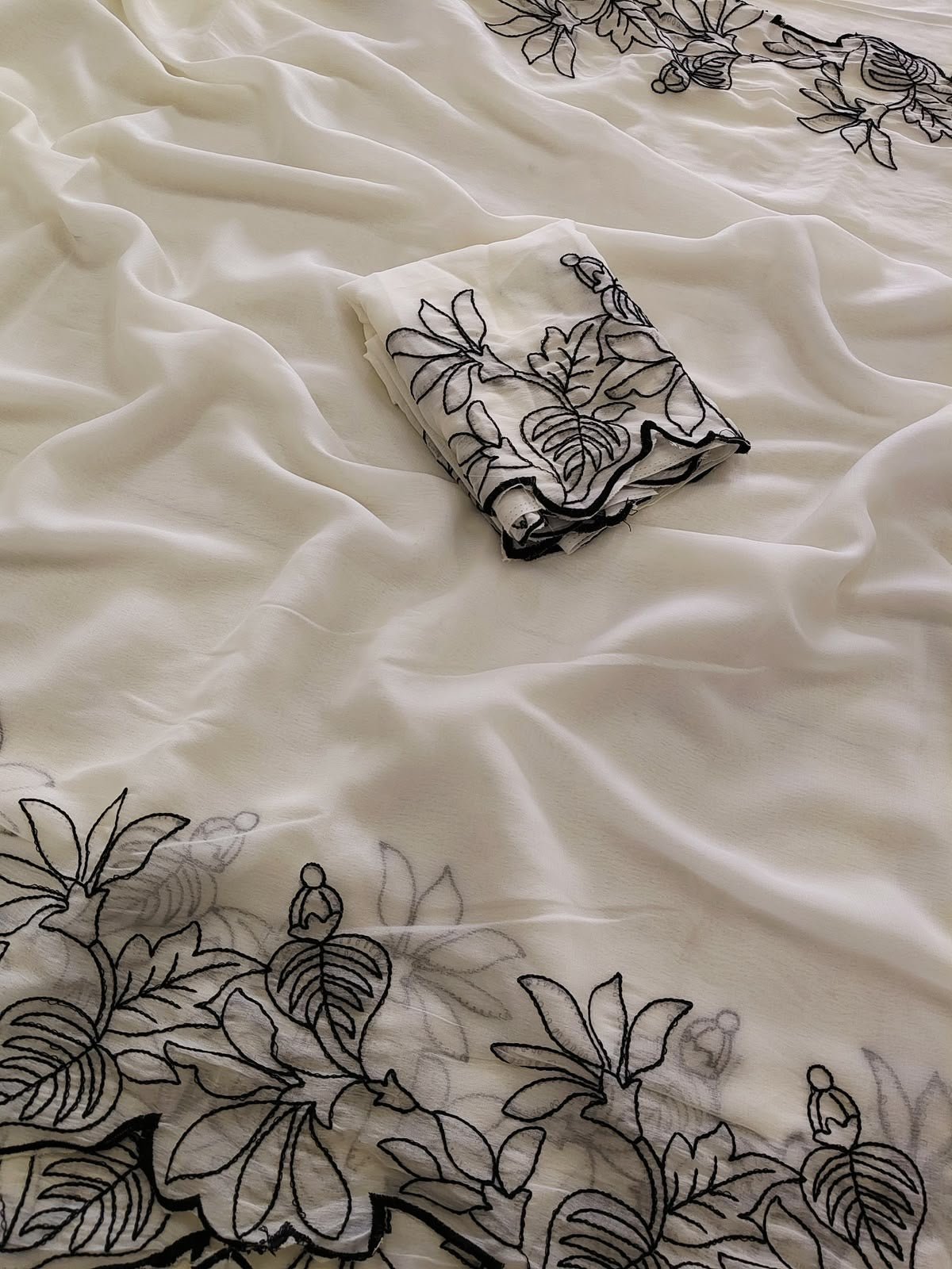 HOK122-01- Carol- White & Black - House of Kateelam