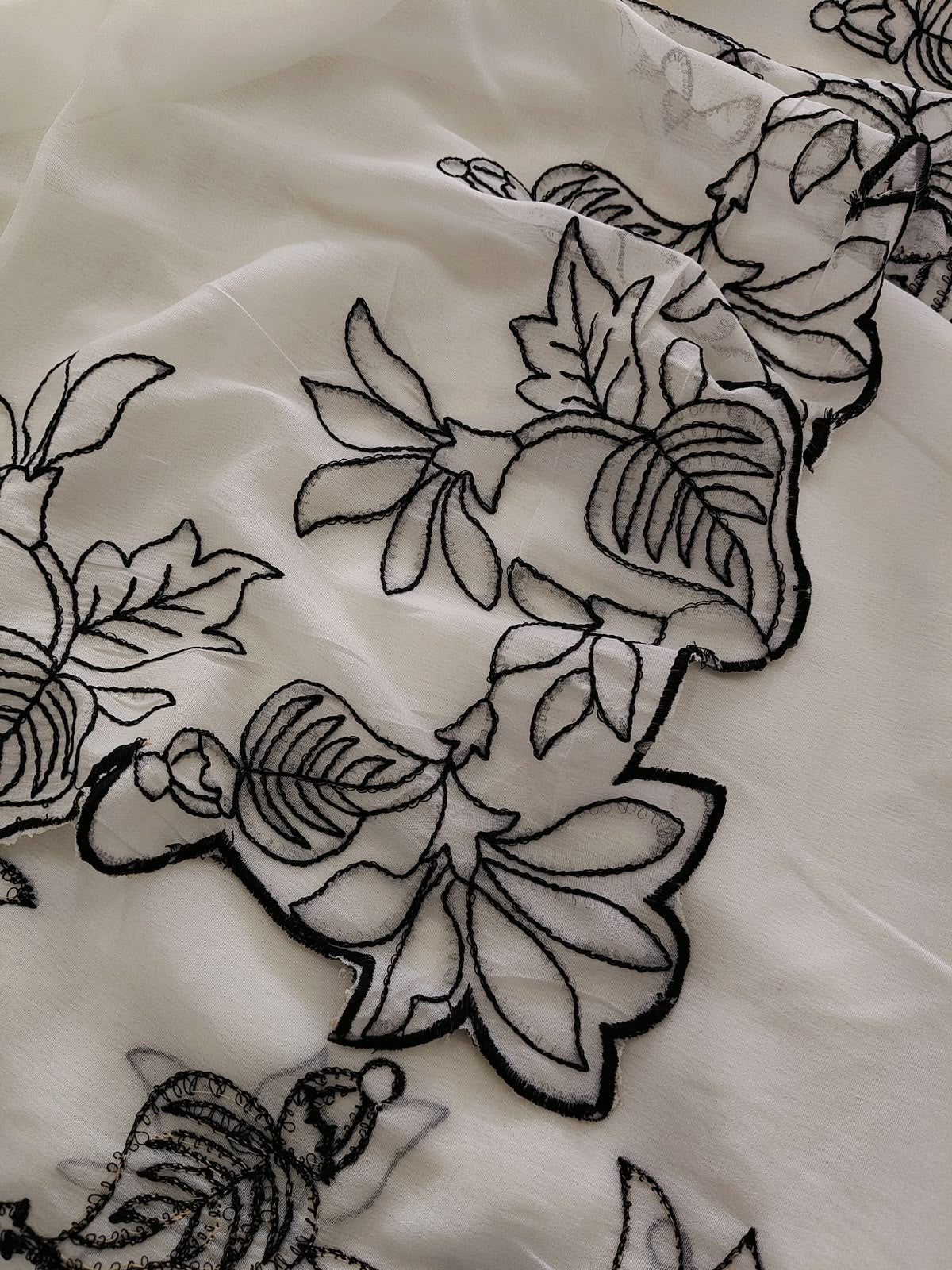 HOK122-01- Carol- White & Black - House of Kateelam