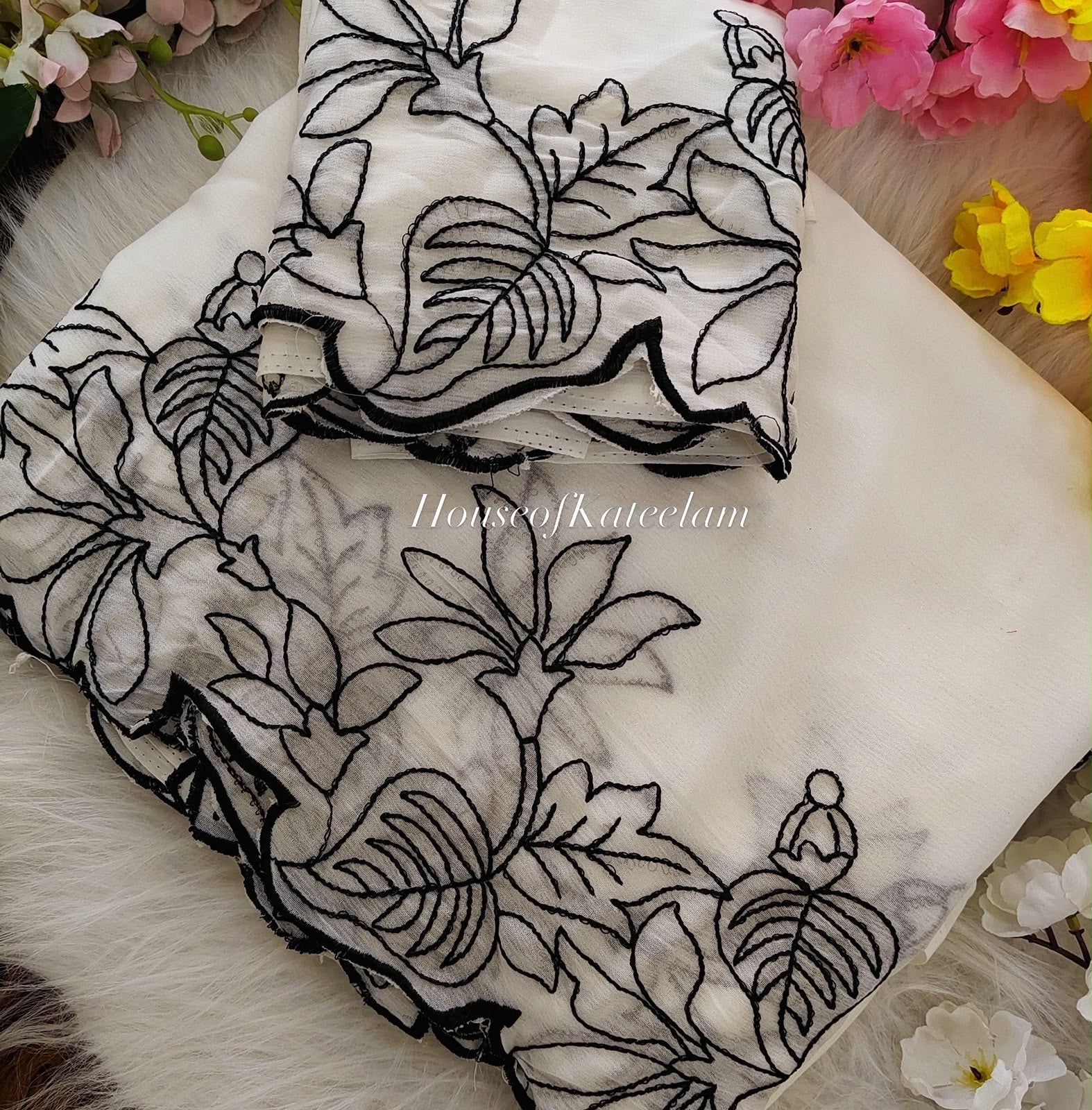 HOK122-01- Carol- White & Black - House of Kateelam