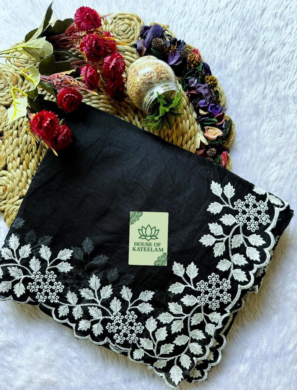 HOK4103 - Manjari - Black & White - House of Kateelam