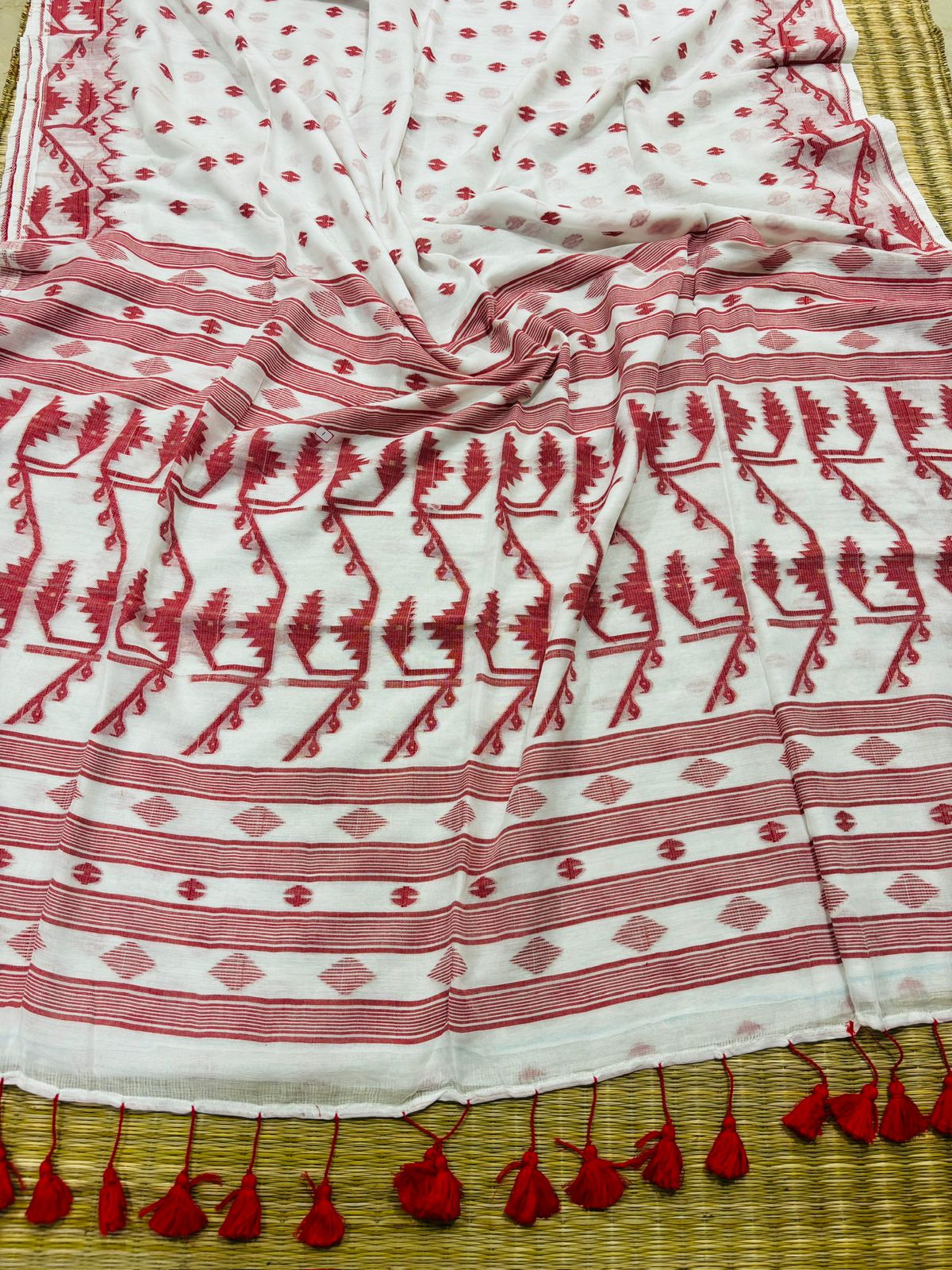 HOK4702 - Jaamdani - White & Red - House of Kateelam